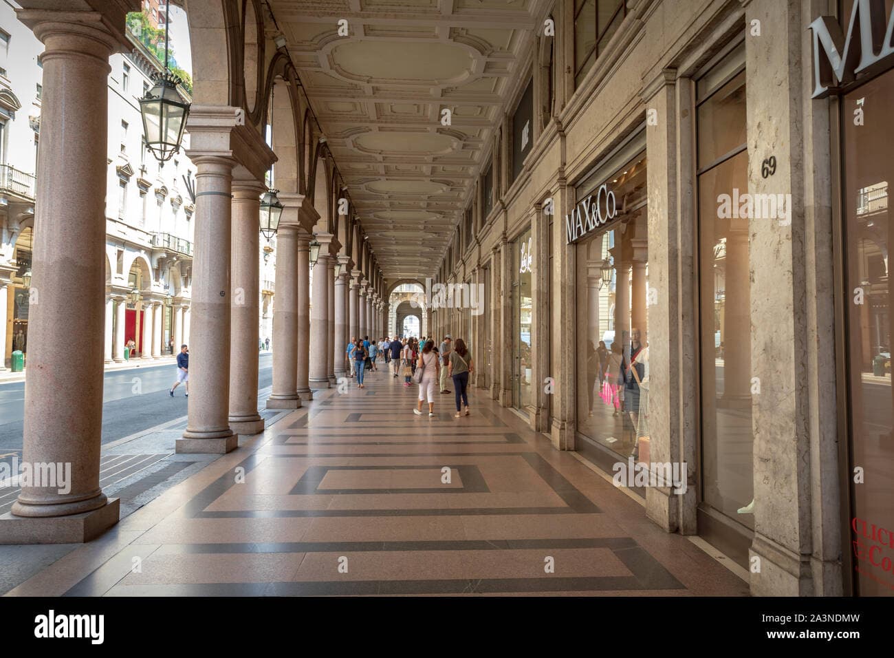 Portici storici di Torino in Via Roma